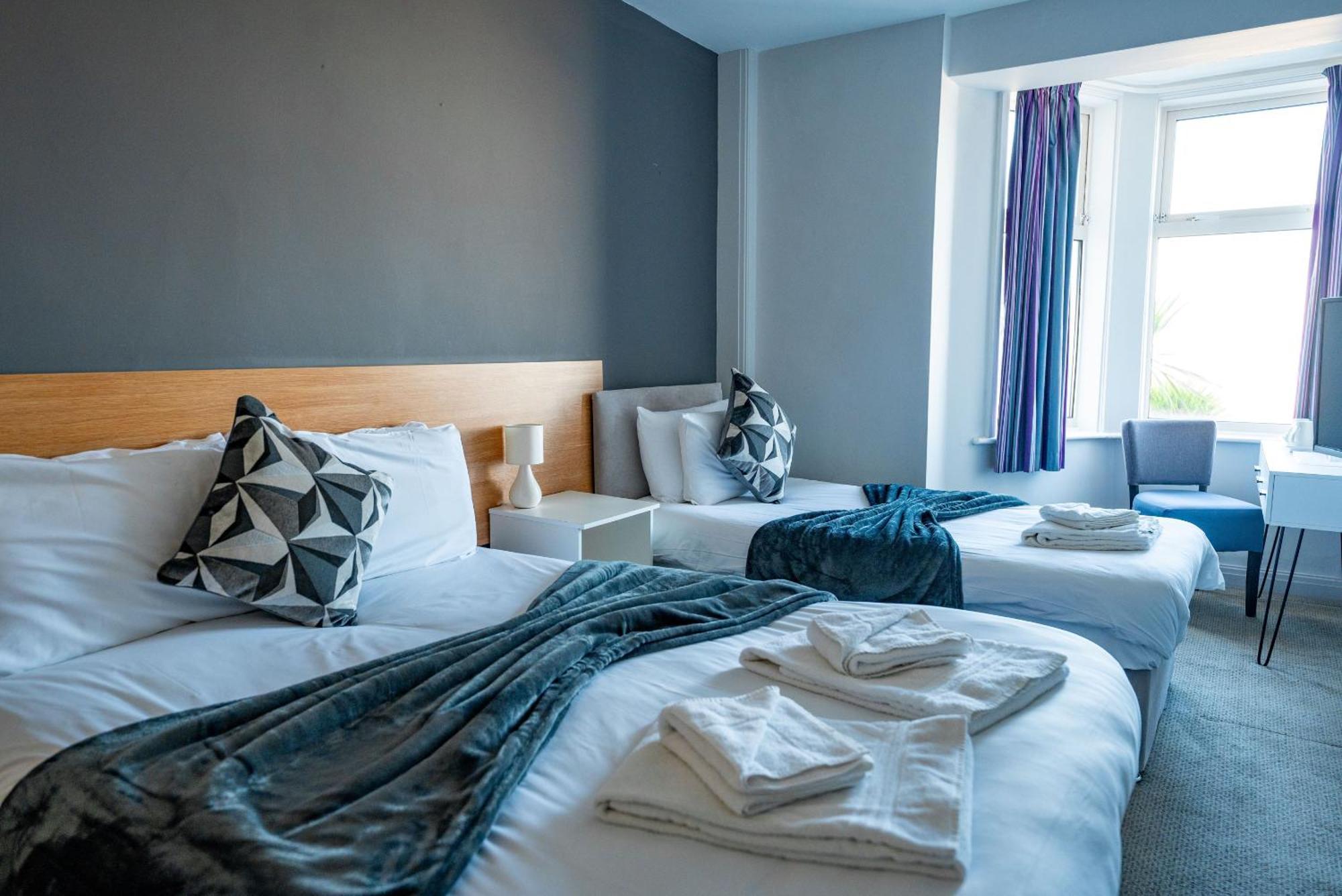 The Strathmore Hotel Morecambe Buitenkant foto