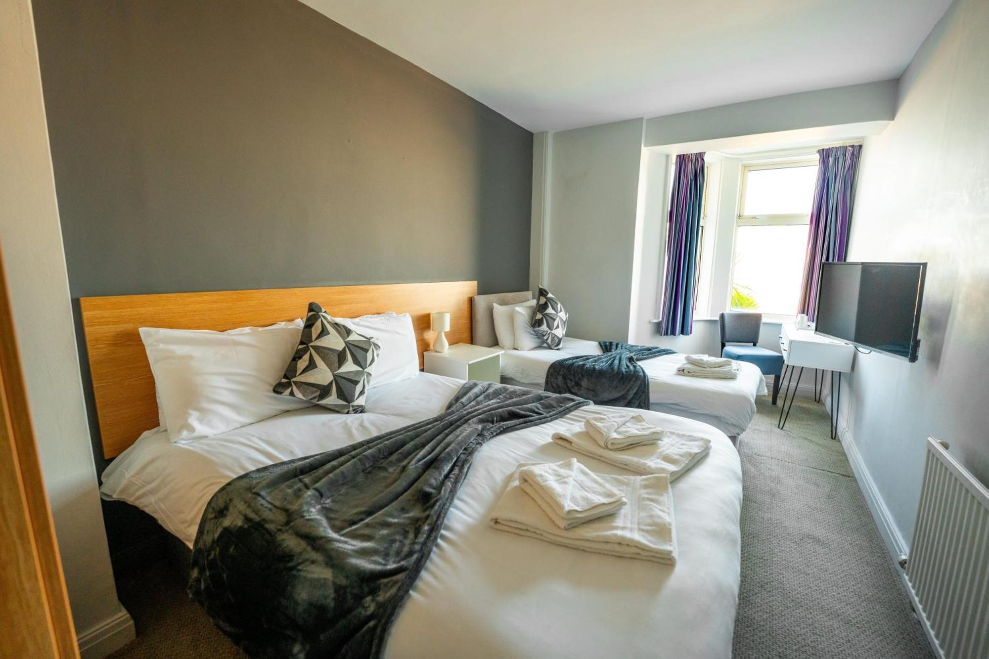 The Strathmore Hotel Morecambe Buitenkant foto