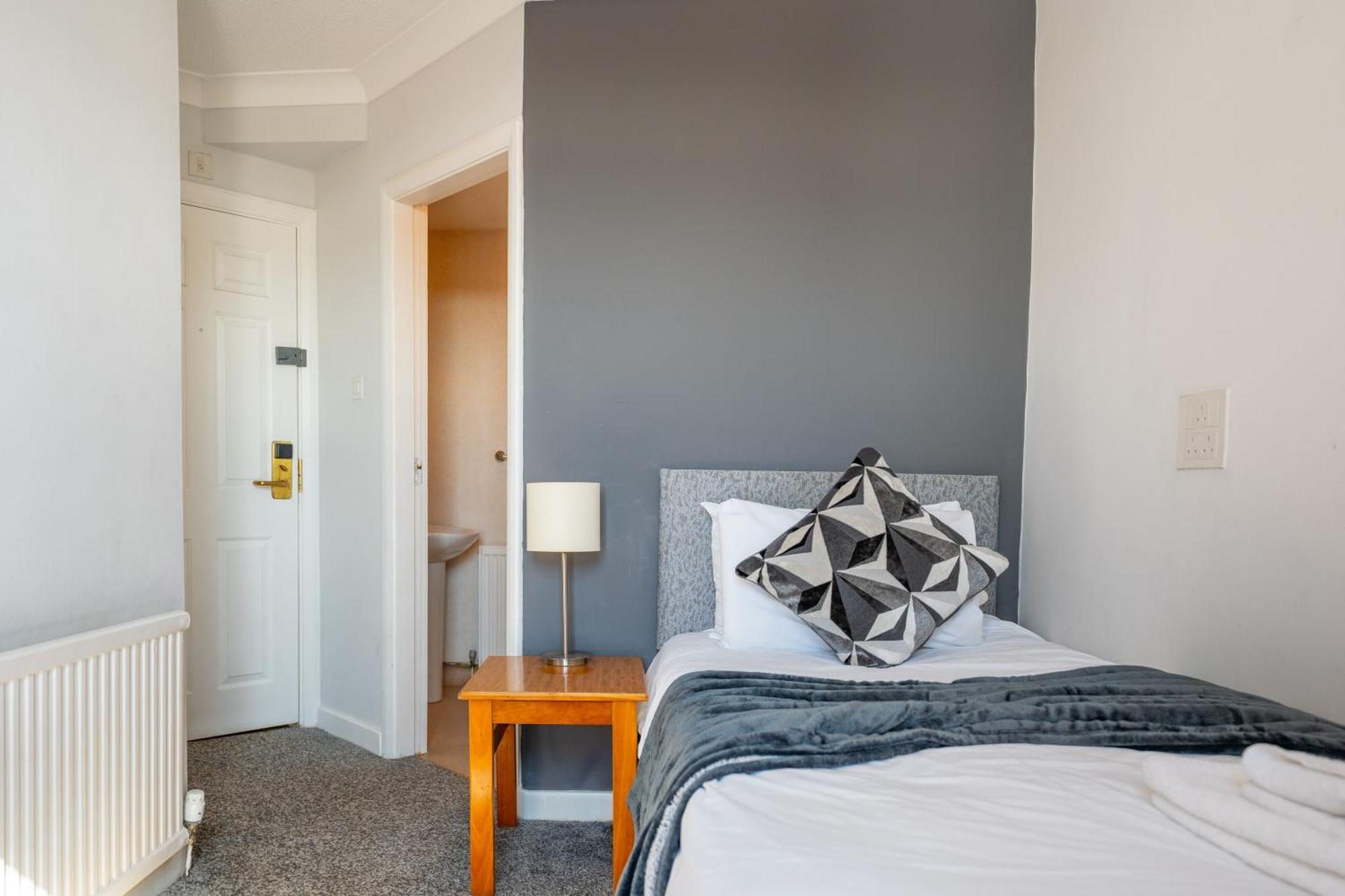 The Strathmore Hotel Morecambe Buitenkant foto