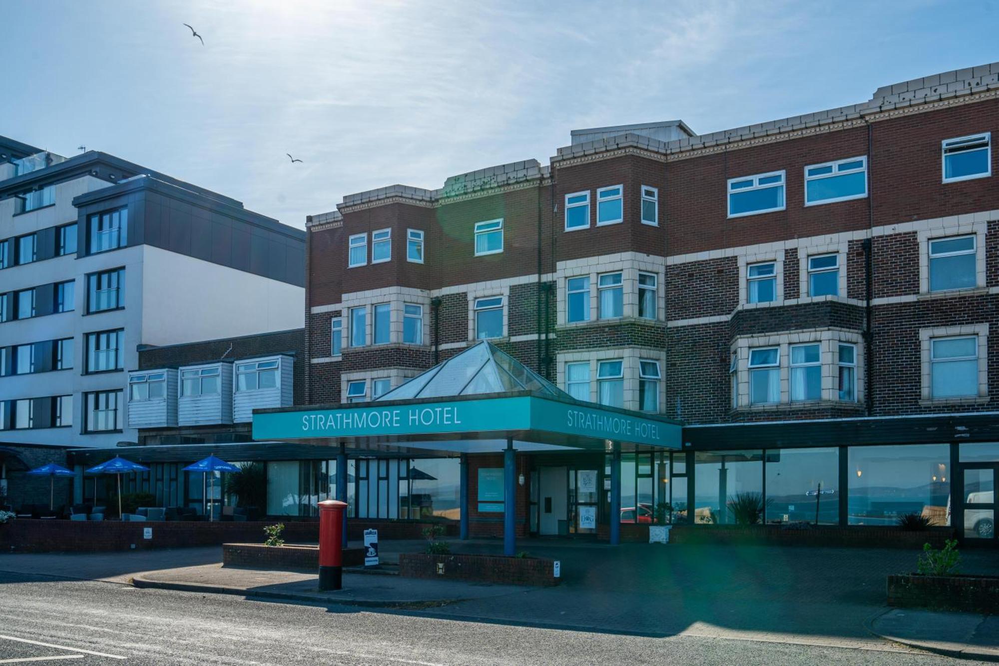 The Strathmore Hotel Morecambe Buitenkant foto
